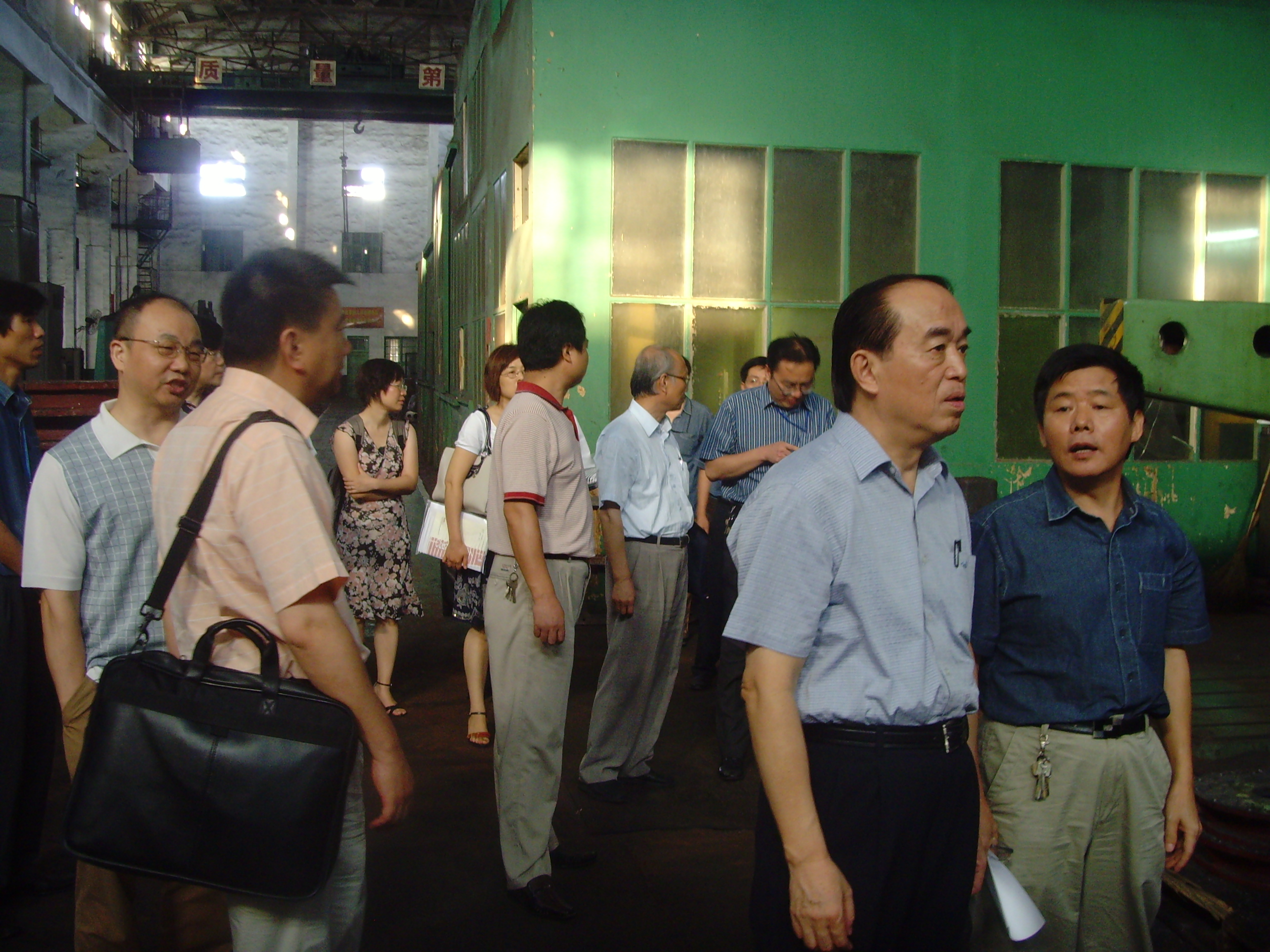 抓落实，，，，，，，求突破，，，，，，，营生长